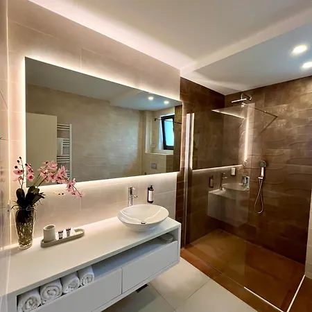 Mamaia Moments Villa, Mamaia Nord ベッド・アンド・ブレックファスト ナボダリ